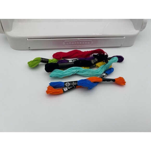 LoopDeDoo Bracelet Maker Kit Make Bracelets in Minutes for Birthdays, Friendship - Picture 2 of 3